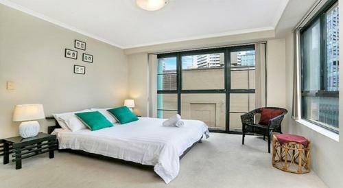 Centrally Located Cbd Apartment A1803