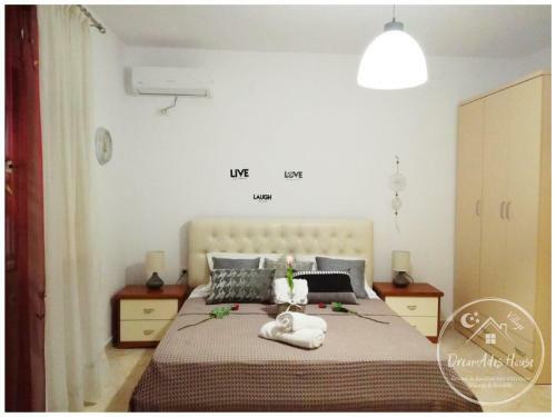 Hostal Dreamades House - Village