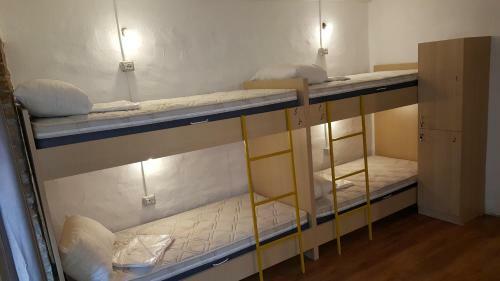 Pashai Hostel And Pizza Bar