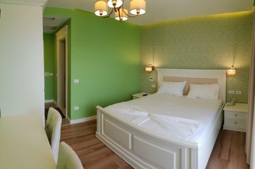 Crystal Hotel Durres