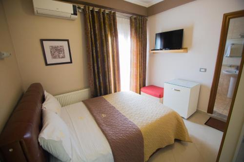 Dea Hotel 2002