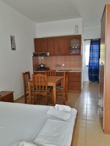 Bed & Breakfast Rooms And Apartments Analipsi