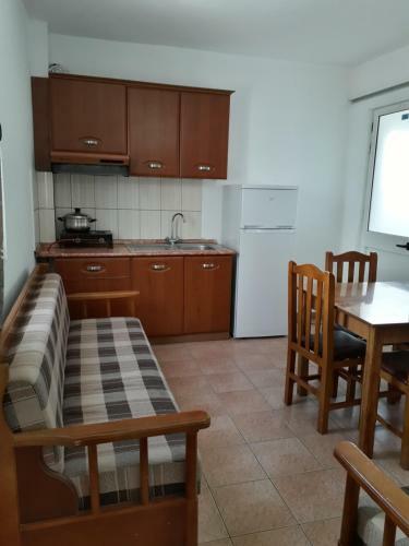 Bed & Breakfast Rooms And Apartments Analipsi