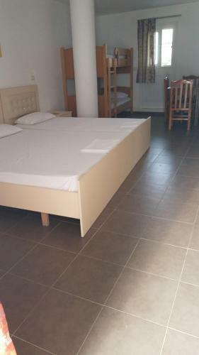 Bed & Breakfast Rooms And Apartments Analipsi