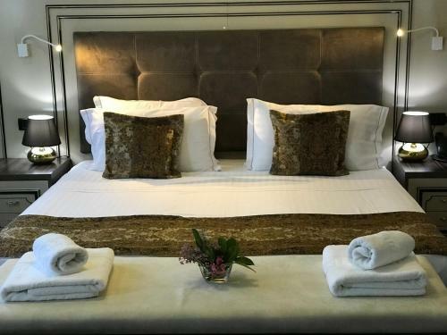 Hotel Deluxe