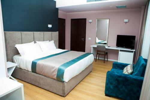 As Tirana Hotel & Symposivm Restaurant