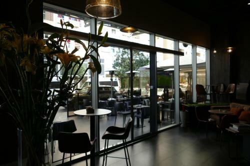 As Tirana Hotel & Symposivm Restaurant