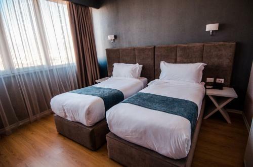As Tirana Hotel & Symposivm Restaurant