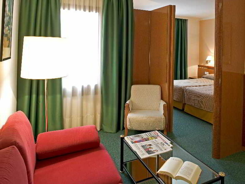 Aparthotel Husa Acacia