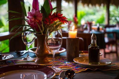 Blancaneaux Lodge