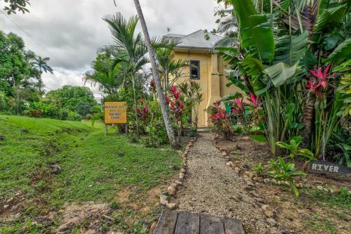 Toucan Suite @ Mahogany Hall