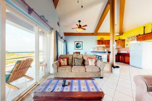 Suite A302 Mara Laguna