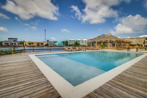 Suite A302 Mara Laguna