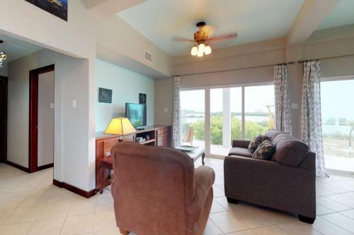 Suite B103 Mara Laguna