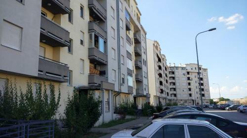 Aleja Center, Brown & Green Apartment