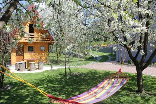 Chalet Garden 2