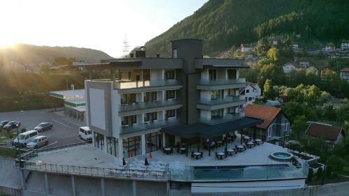 Hotel Apartmani Lux Novali?