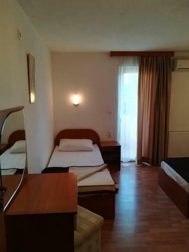 Hostal Guesthouse Mts