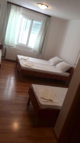Hostal Rooms Ava Raj