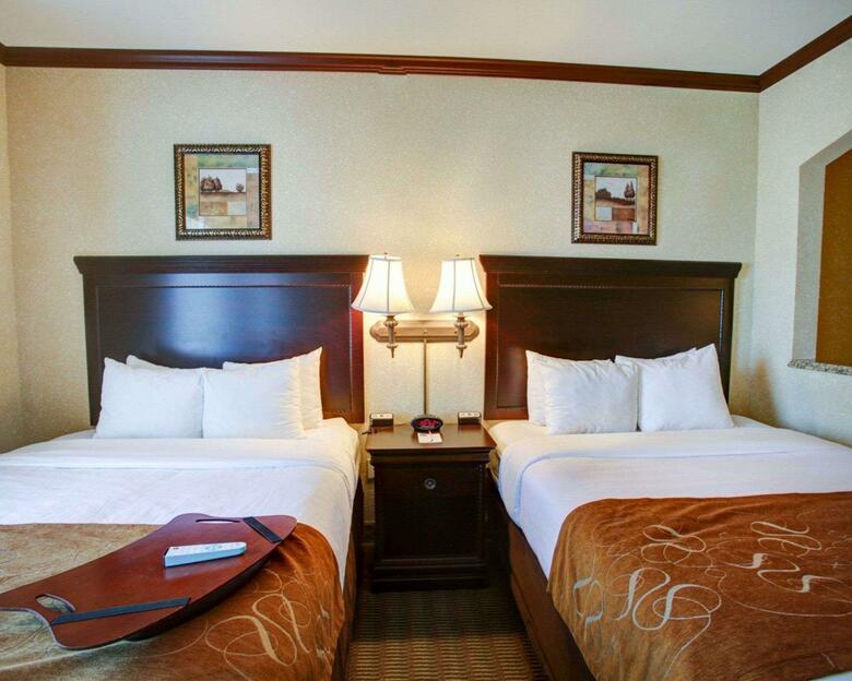 Hotel Comfort Suites University Drive