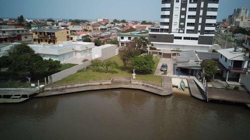Casa Na Beira Do Rio