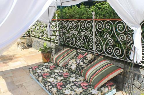 Hostal Chal�s Blue House