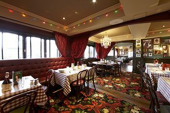 Village Wirral - Hotel & Leisure Club