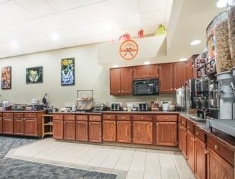 Hotel Howard Johnson Inn & Suites
