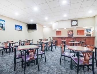 Hotel Howard Johnson Inn & Suites
