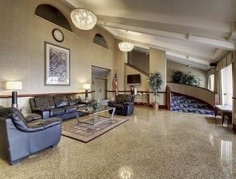 Hotel Clarion Inn & Suites