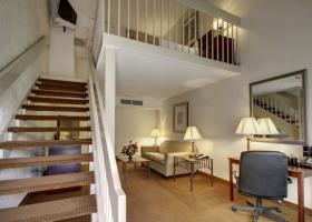 Hotel Clarion Inn & Suites