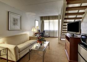 Hotel Clarion Inn & Suites