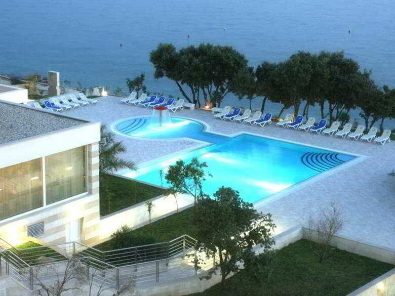 Luna Island Hotel