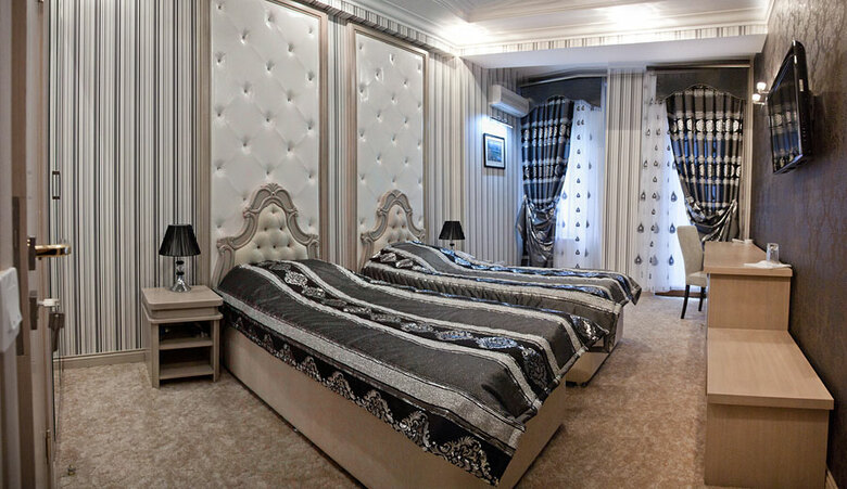 Hotel Karat Inn