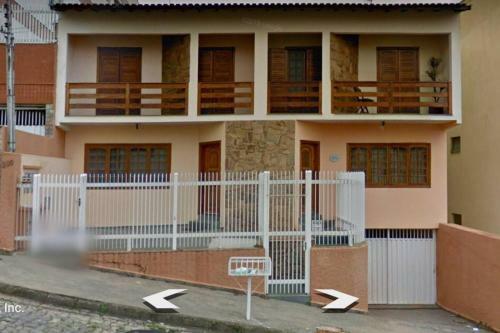 Confort�vel Casa De Madeira