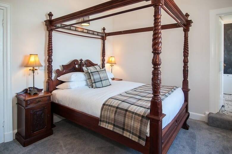 Hotel Invernairne Guest House