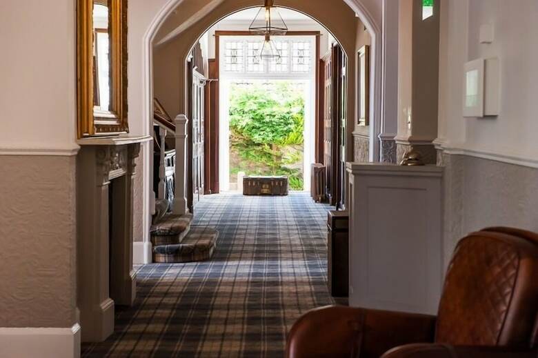 Hotel Invernairne Guest House