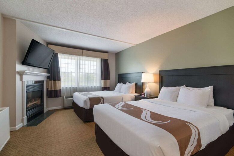 Hotel Fireside Inn & Suites