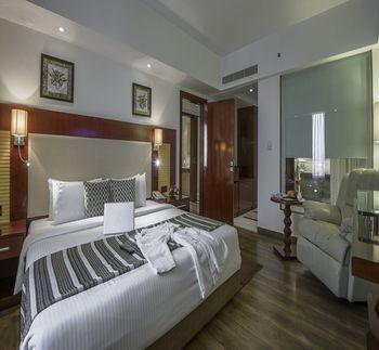 Hotel Sarovar Portico