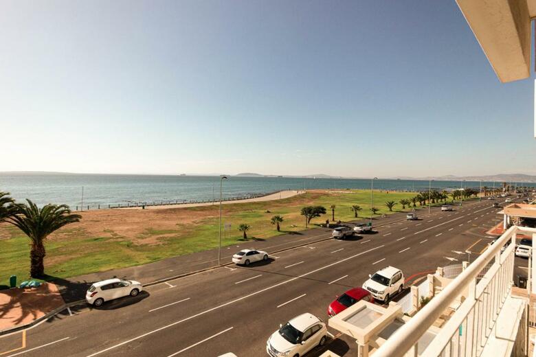 Hotel Mouille Point Village