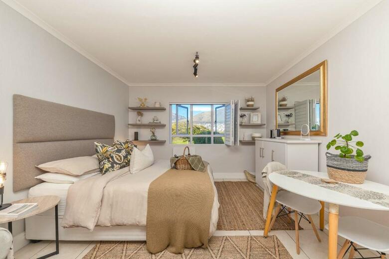 Hotel Mouille Point Village