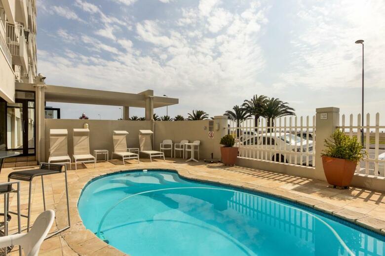 Hotel Mouille Point Village
