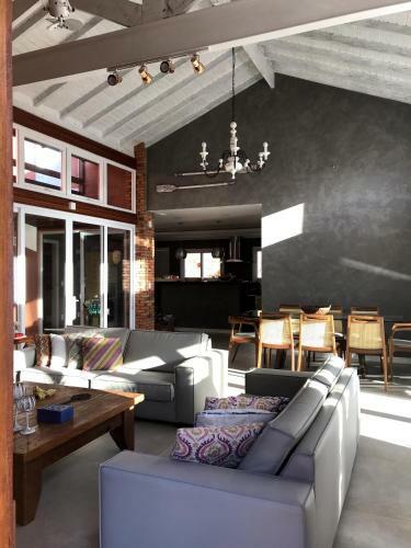 Bela Casa Em B�zios - Rj