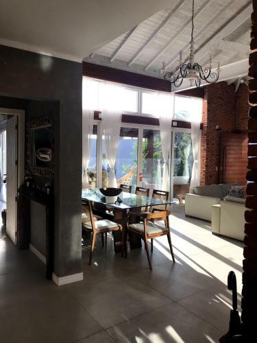 Bela Casa Em B�zios - Rj