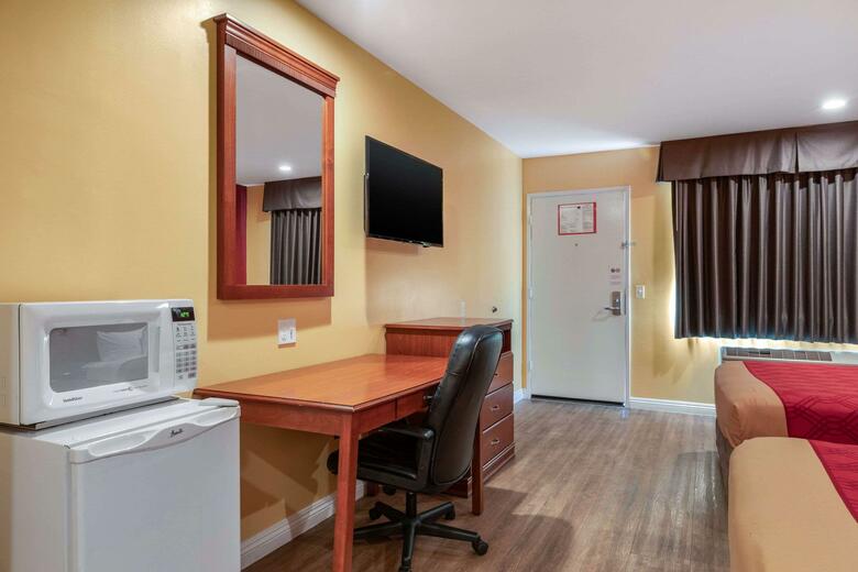 Hotel Econo Lodge Near Home Depot Center