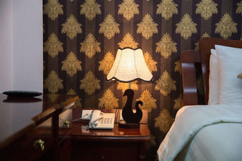 Golden Lake Hotel