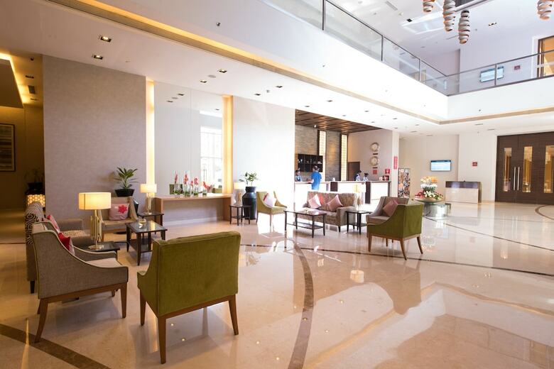 Four Points By Sheraton Hotel And Serviced Apt