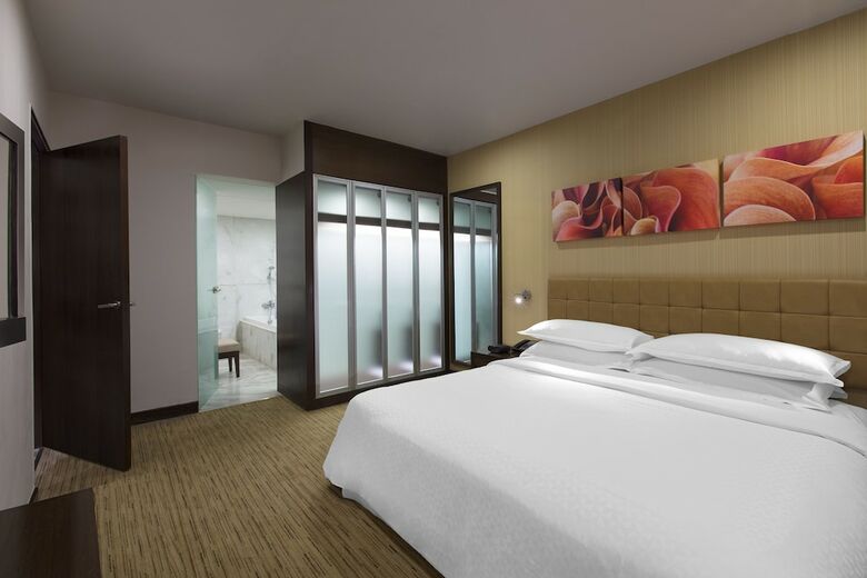 Four Points By Sheraton Hotel And Serviced Apt