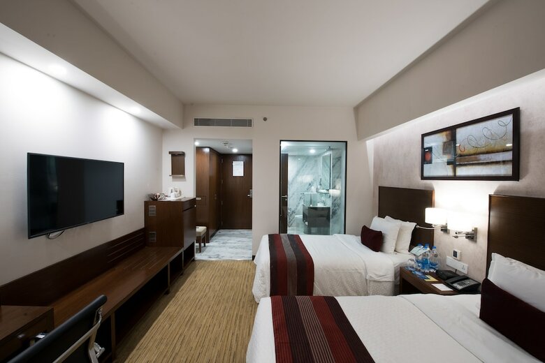Four Points By Sheraton Hotel And Serviced Apt