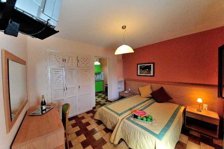 Apartamentos Vassilias Beach